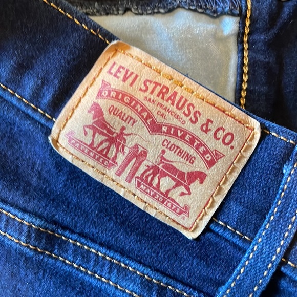 Levi’s dark wash shaping slim jeans - Picture 6 of 7